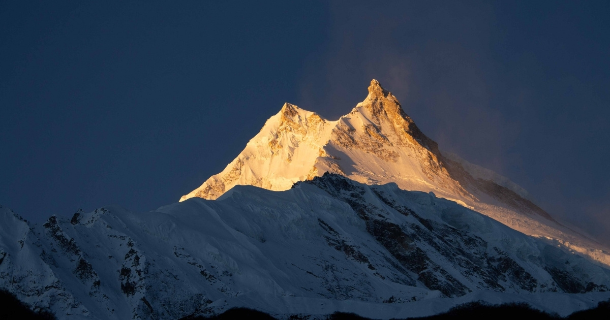 sunrise at manaslu